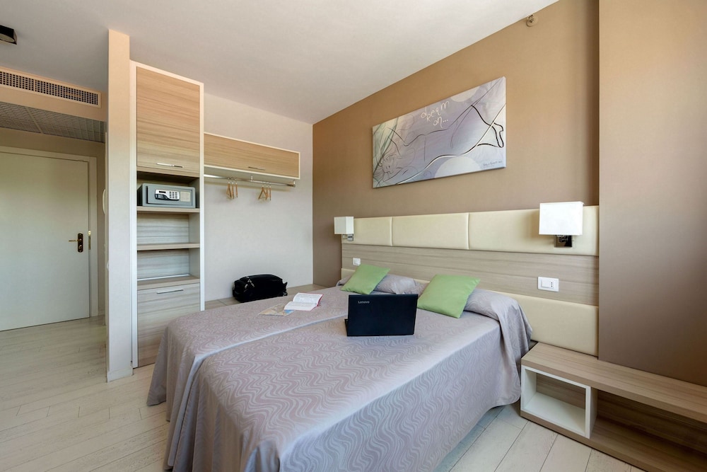 

Milano - Pozzuoli - Hotel Cristina