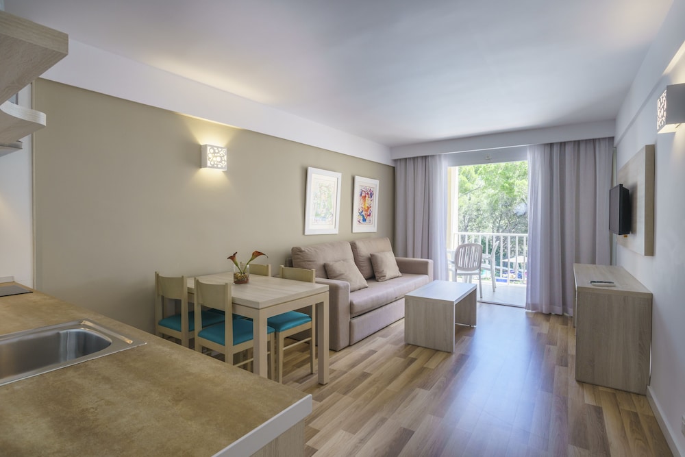 

Milano - Cala Galdana - Aparthotel Comitas Floramar