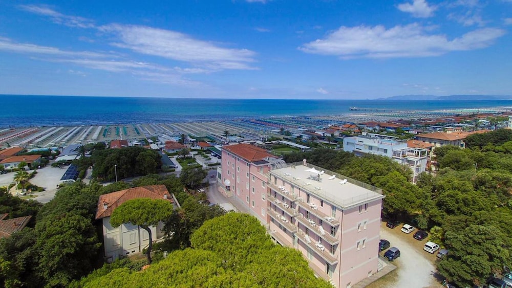 

Roma - Viareggio - Happy Hotel