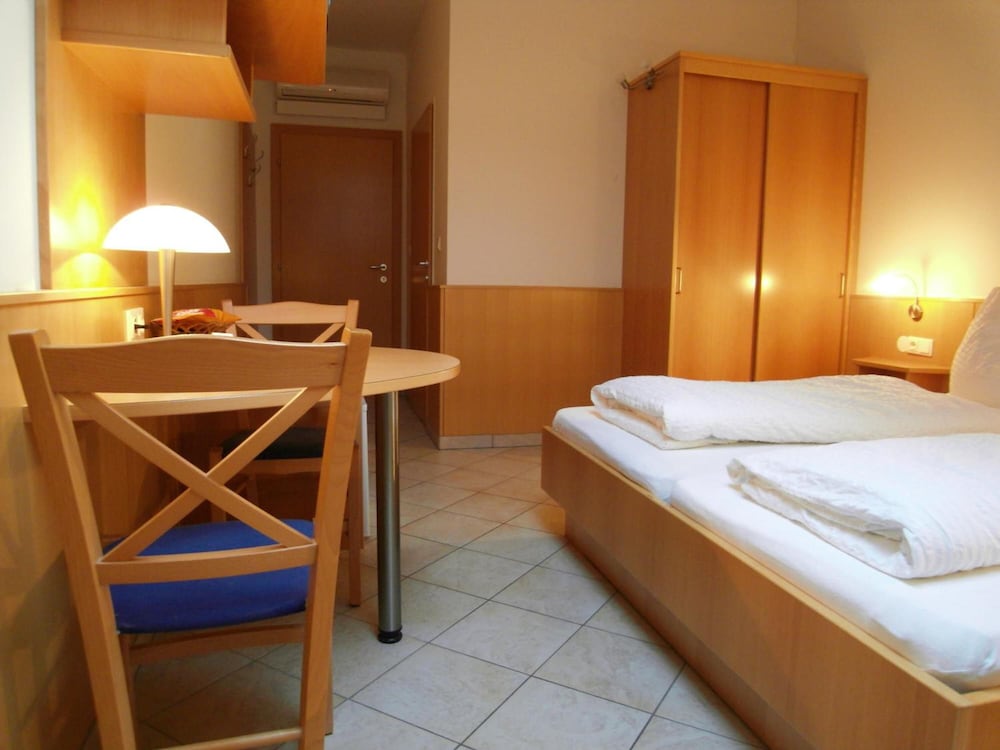 

Milano - Weiden am See - Weinhotel Kirchenwirt