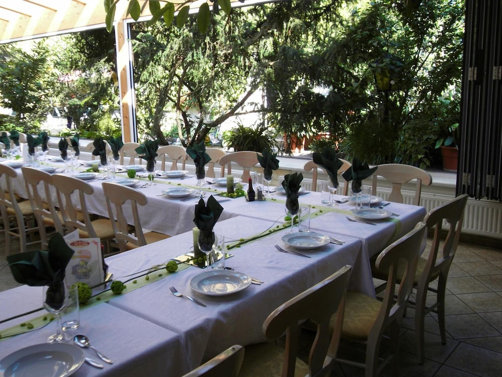 

Roma - Weiden am See - Weinhotel Kirchenwirt