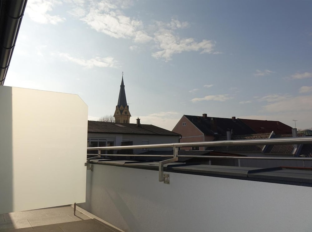 

Milano - Neusiedl am See - Weinhotel Kirchenwirt