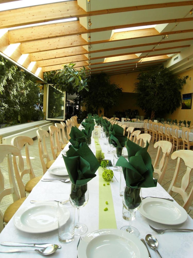 

Milano - Podersdorf am See - Weinhotel Kirchenwirt