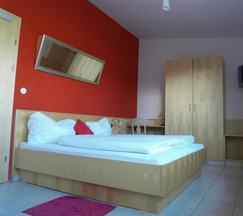 

Bologna - Neusiedl am See - Weinhotel Kirchenwirt