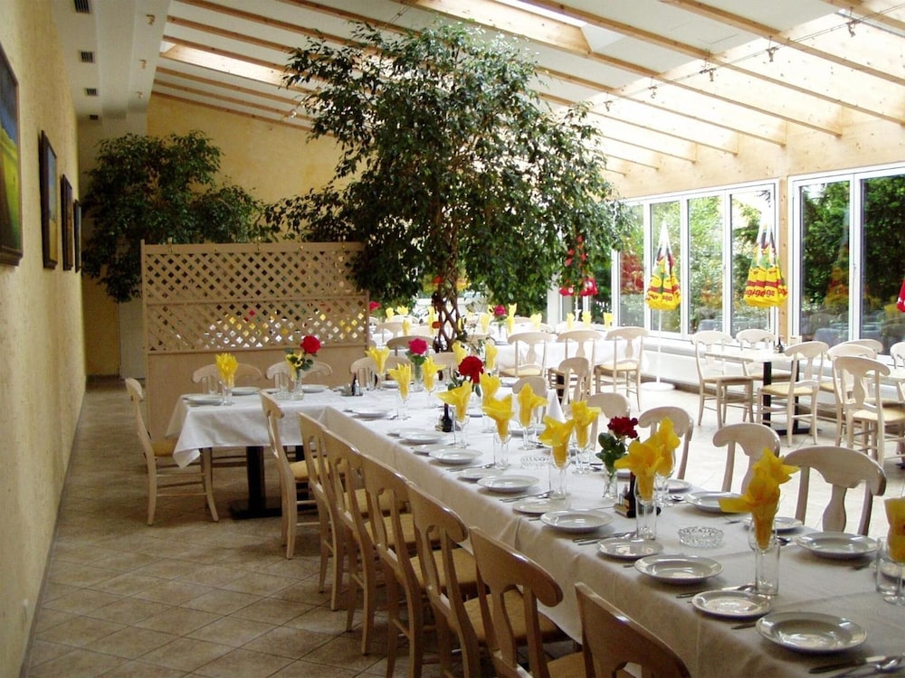 

Milano - Neusiedl am See - Weinhotel Kirchenwirt