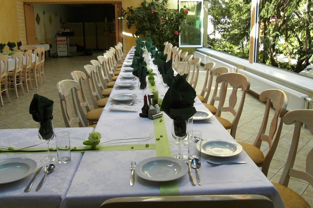 

Palermo - Weiden am See - Weinhotel Kirchenwirt