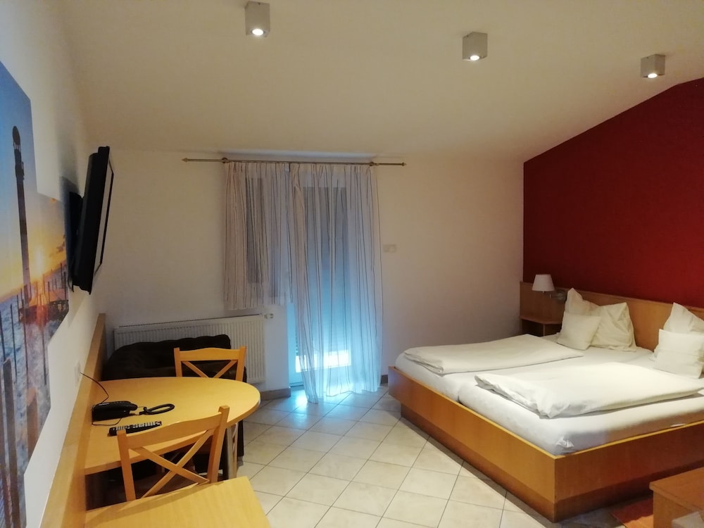 

Roma - Weiden am See - Weinhotel Kirchenwirt