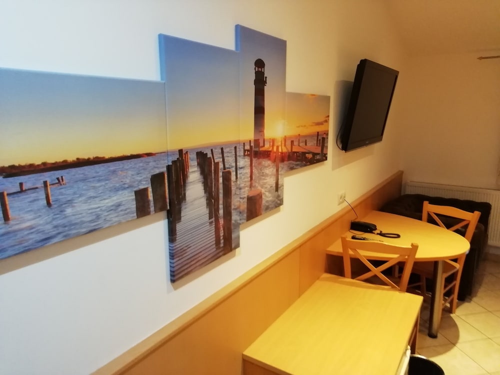 

Milano - Neusiedl am See - Weinhotel Kirchenwirt