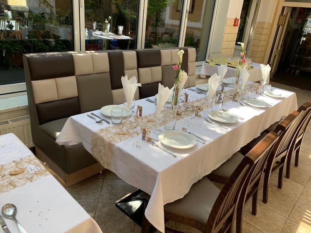 

Milano - Neusiedl am See - Weinhotel Kirchenwirt