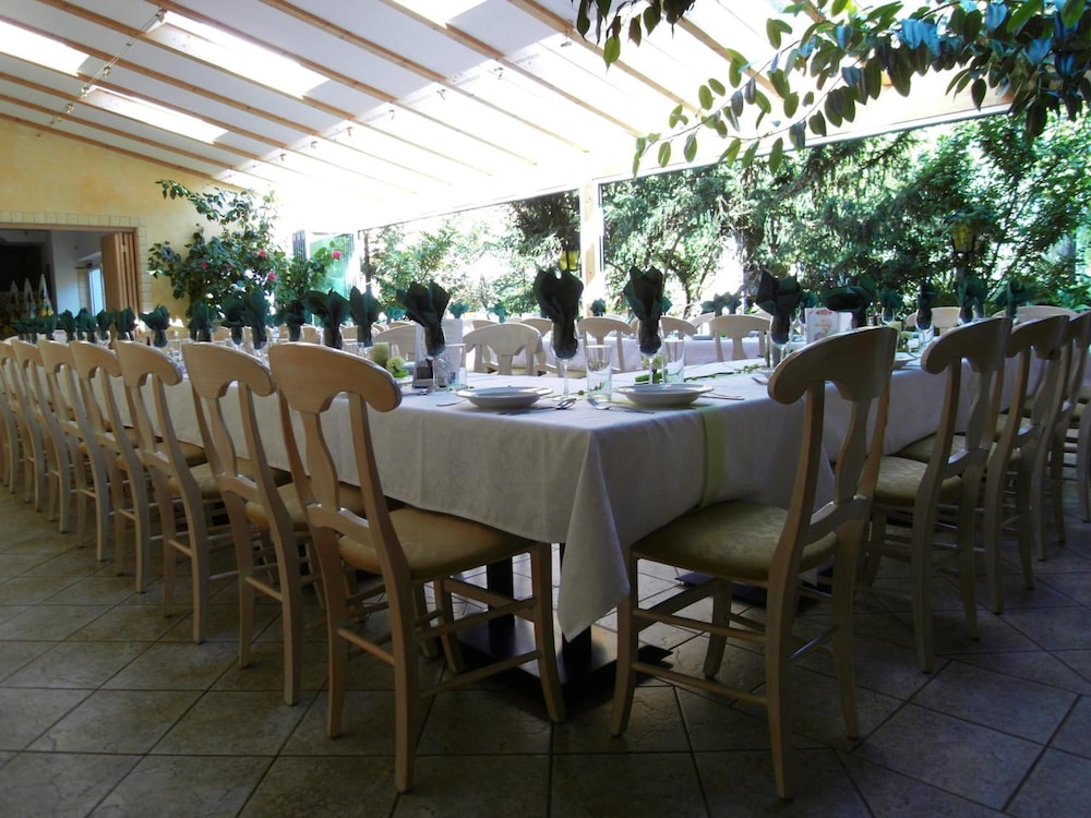 

Milano - Podersdorf am See - Weinhotel Kirchenwirt
