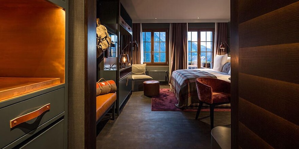 

Lamezia Terme - Gstaad - HUUS Gstaad