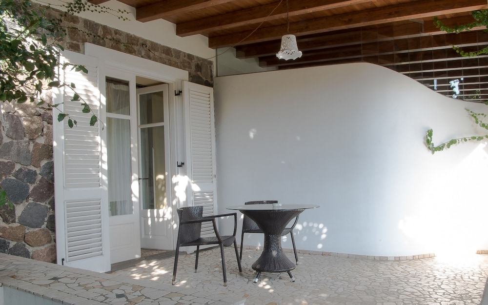 

Milano - Isole Eolie, Sicilia - Hotel Villa Enrica - Aeolian Charme