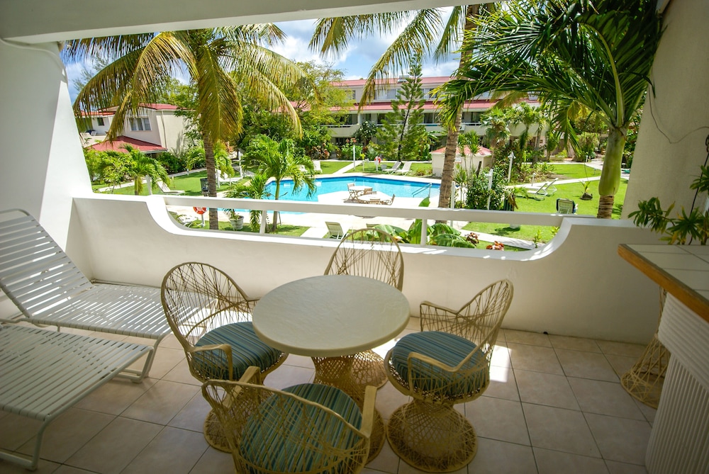 

Roma - St. John's - Antigua Village Beach Resort