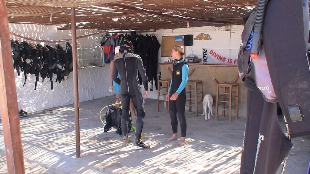 

Roma - Naousa, Paros - Surfing Beach Village Paros