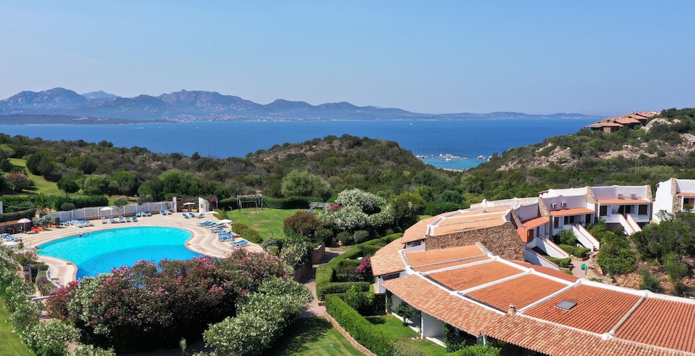 

Bari - Olbia - Capo Ceraso Family Resort