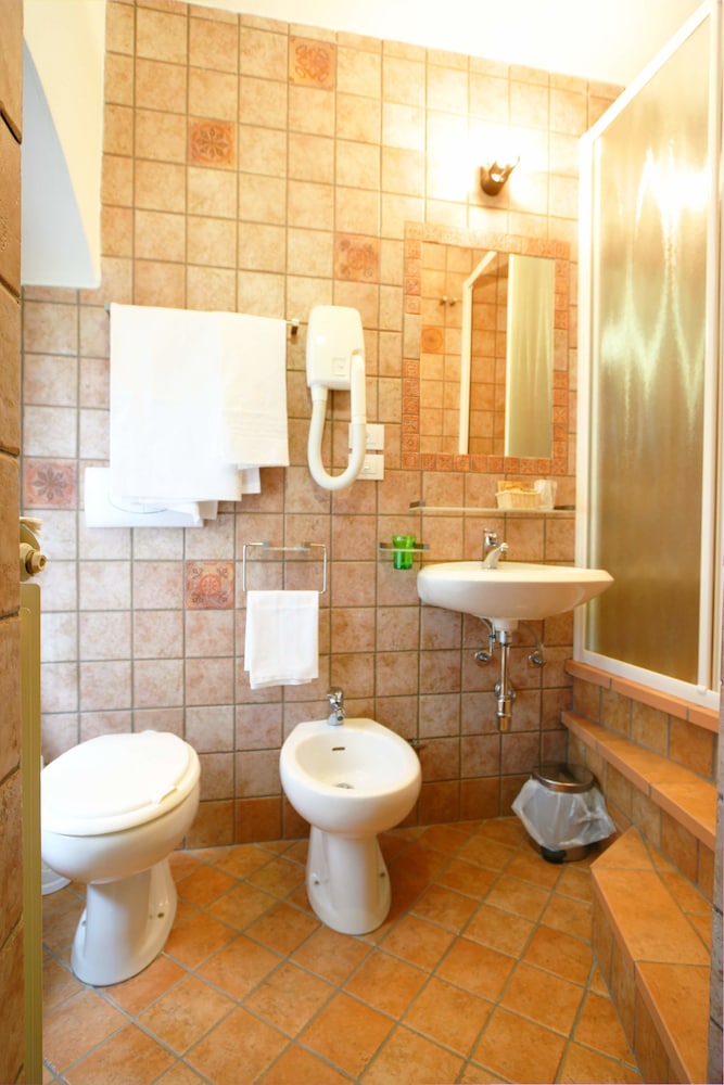 

Catania - Volterra - Hotel Residence Villa Rioddi