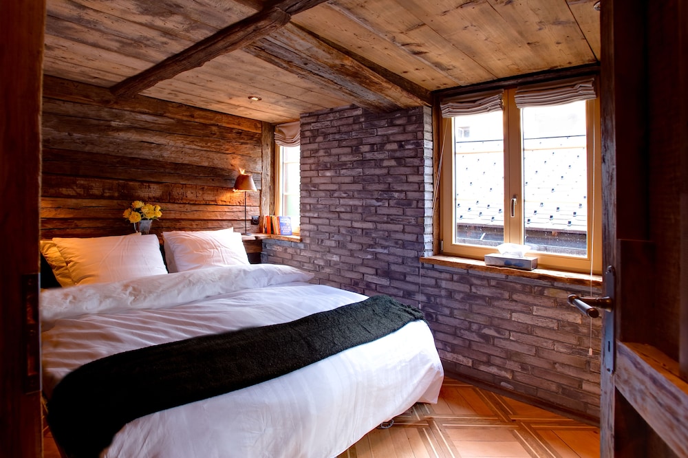 

Milano - Zermatt - Mountain Exposure Luxury Chalets & Penthouses & Apartments