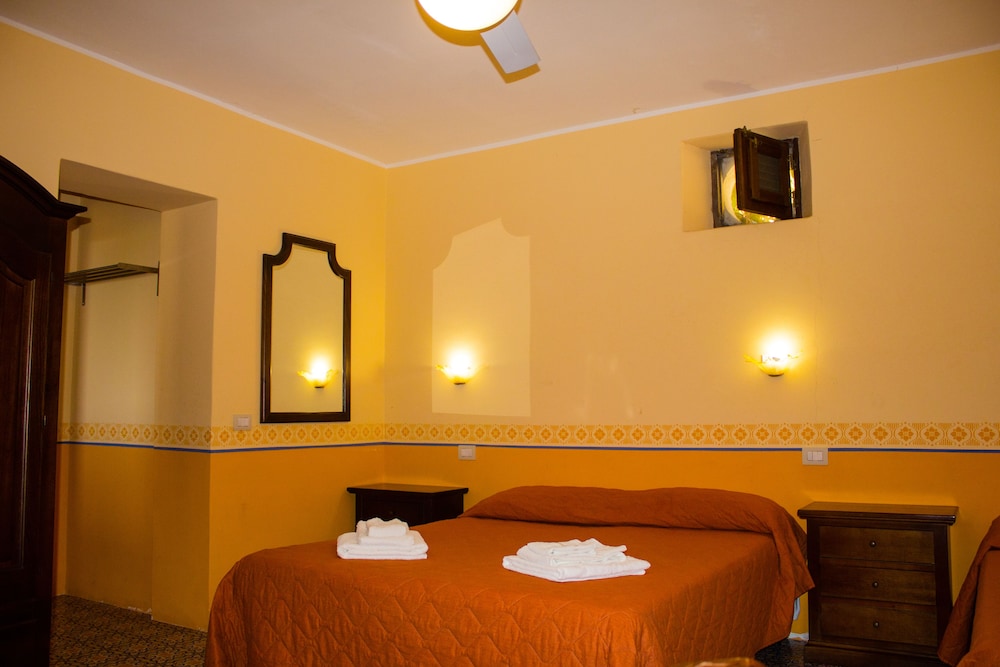 

Milano - Salina - Hotel Arcangelo - Salina