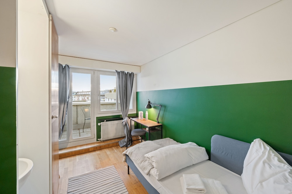 

Napoli - Weil am Rhein - Becozy Self Check-in Pop-Up Hotel Basel