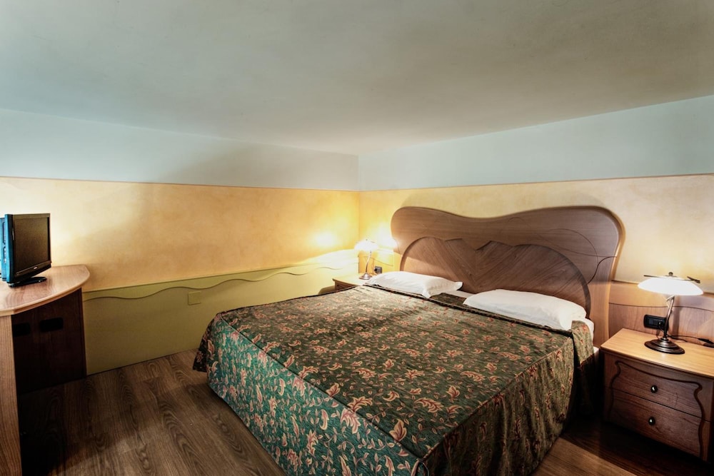 

Milano - Parma - Residence Liberty