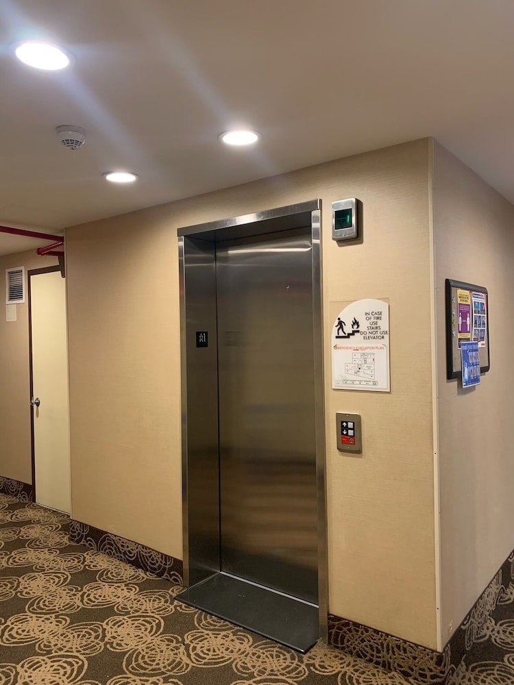 

Milano - Elmhurst (NY) - Sky Hotel Flushing/Laguardia Airport