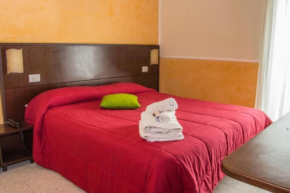 

Catania - Riviera Romagnola, Mare Italia - Hotel Okinawa