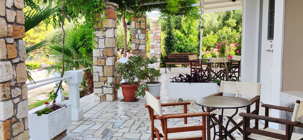 

Roma - Cefalonia, Isole Greche - Oskars Studios & Apartments
