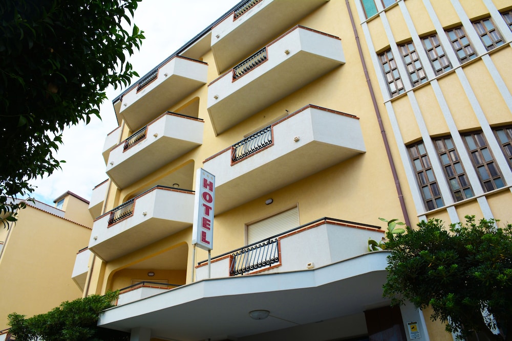 

Roma - Roccella Jonica - Castelvetere Hotel