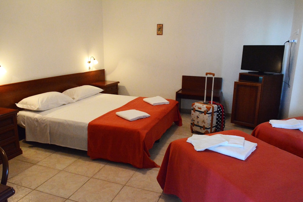 

Milano - Roccella Jonica - Castelvetere Hotel