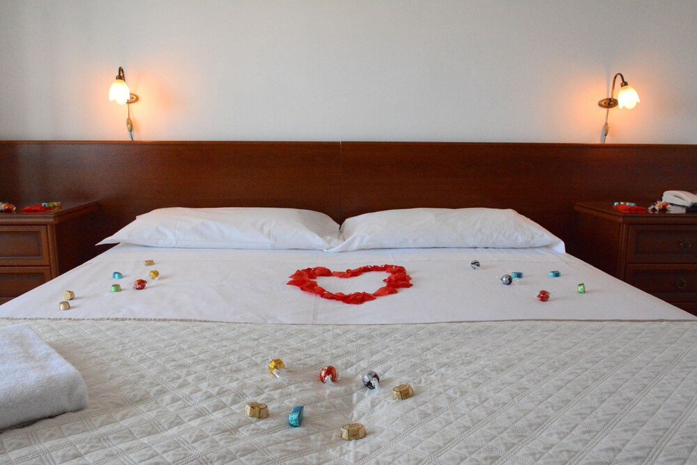 

Milano - Caulonia - Castelvetere Hotel