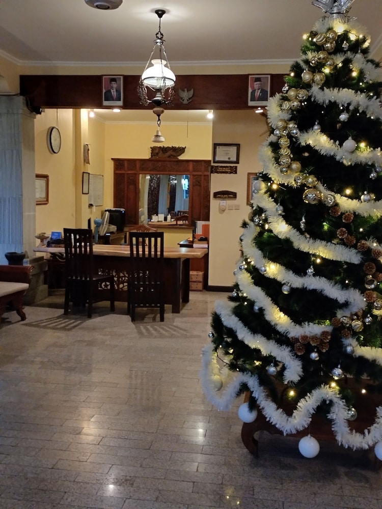 

Bari - Legian Beach - Hotel Grand Kumala Bali