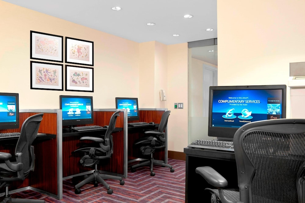 

Palermo - New York - Aeroporto La Guardia - The Lexington Hotel, Autograph Collection