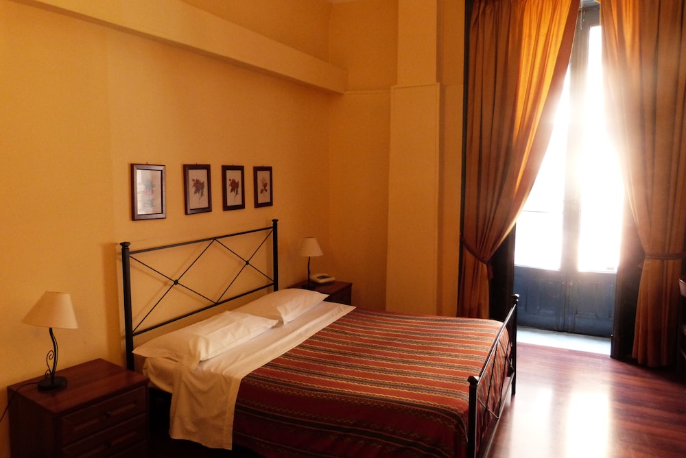 

Bologna - Aci Castello - Hotel Etnea 316