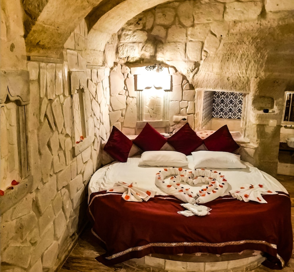 

Bologna - Avanos - Cappadocia Caves Hotel