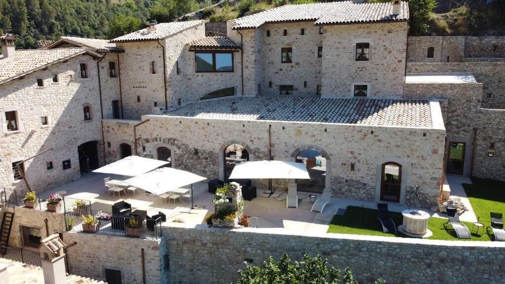 

Milano - Spoleto - Torre Del Nera Albergo diffuso & Spa
