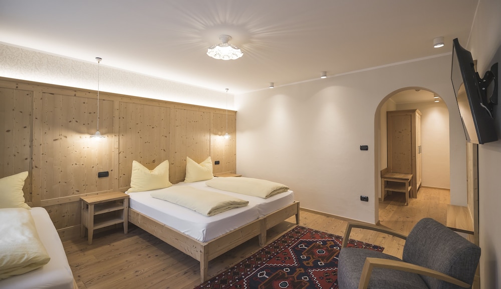 

Bari - Villabassa - Emma Historic Hotel