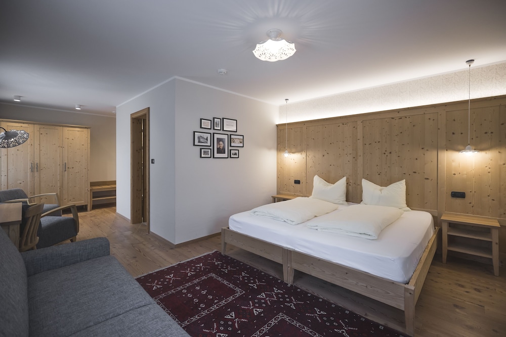 

Napoli - Dobbiaco - Emma Historic Hotel