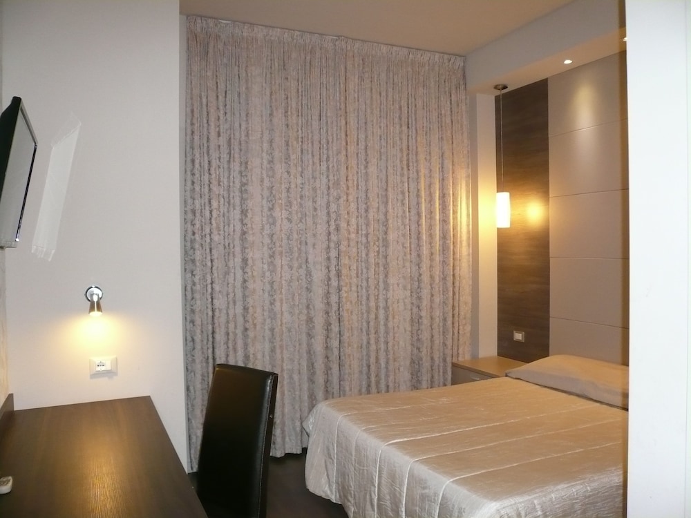 

Catania - Tirrenia - Hotel Europa Parking