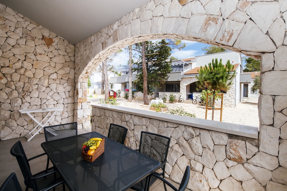 

Napoli - Nin - Zaton Holiday Resort Apartments