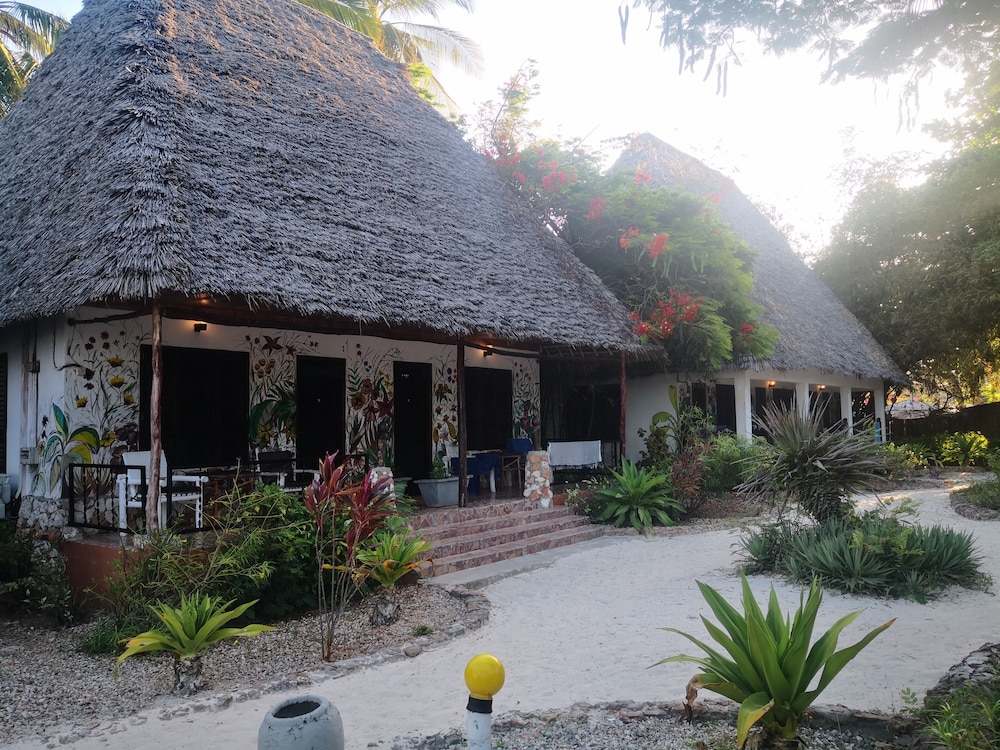 

Lamezia Terme - Pwani Mchangani - Mambo Ocean Resort