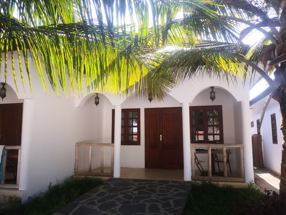 

Roma - Pwani Mchangani - Mambo Ocean Resort