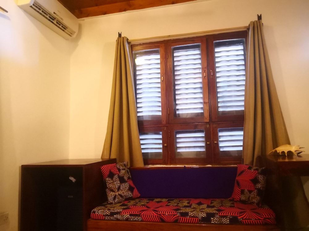 

Bologna - Pwani Mchangani - Mambo Ocean Resort