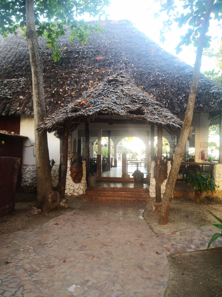 

Lamezia Terme - Pwani Mchangani - Mambo Ocean Resort