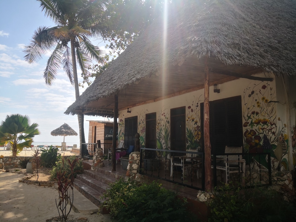 

Roma - Pwani Mchangani - Mambo Ocean Resort