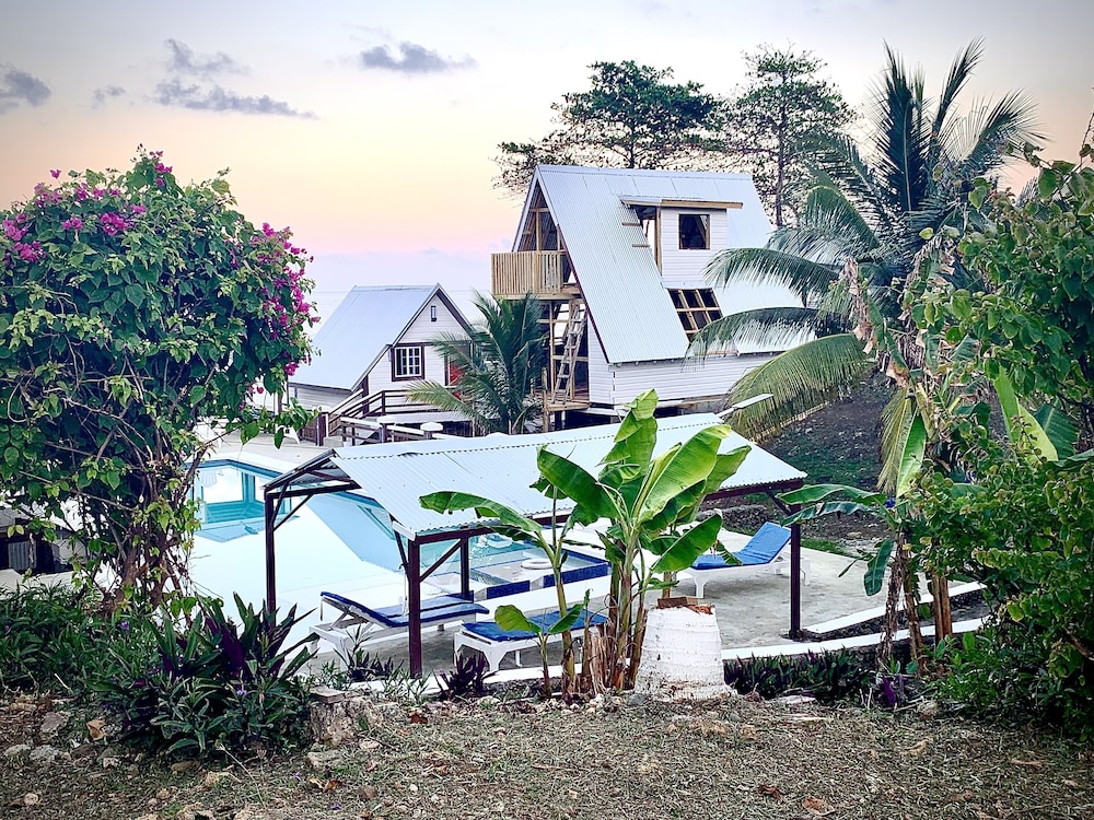 

Roma - Long Bay - Sea Cliff Resort