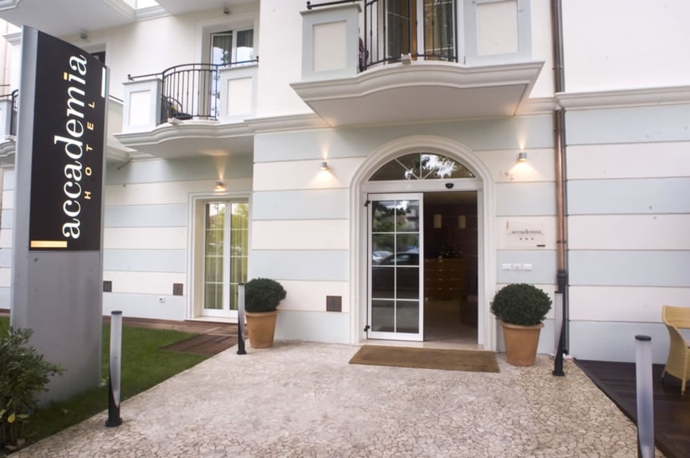 Romagna, Italien – Accademia Hotel