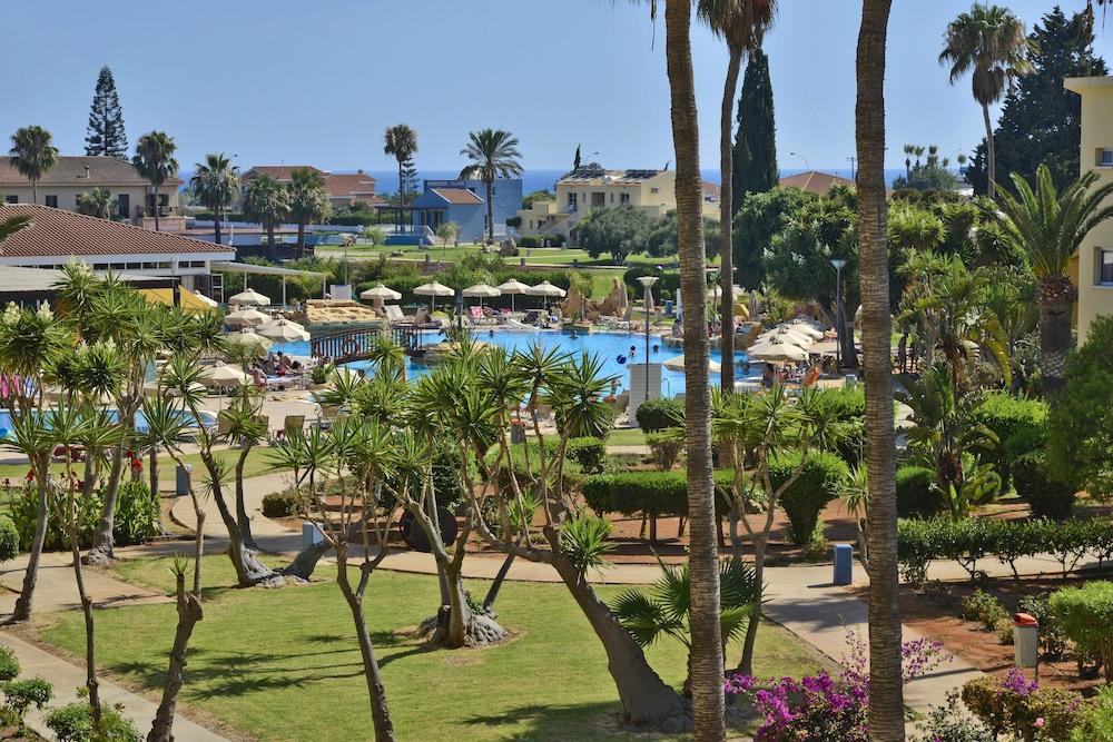 

Bologna - Ayia Napa - Makronisos Village