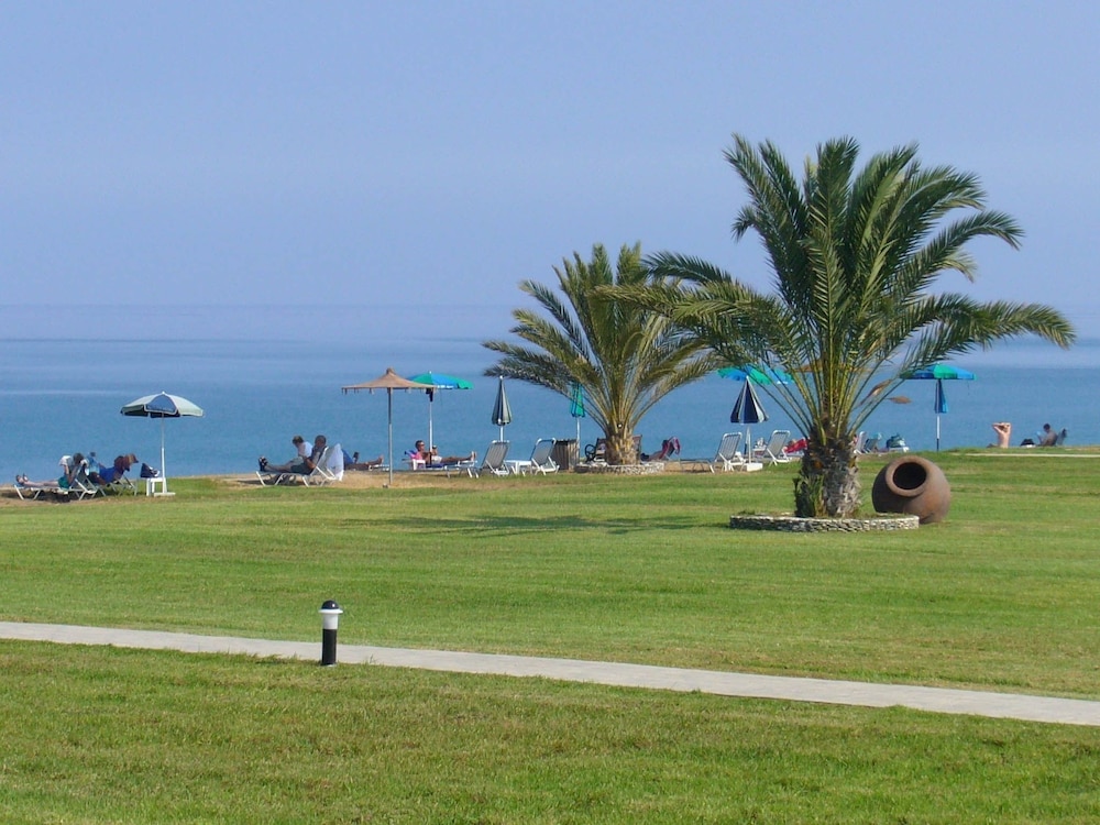 

Roma - Lachi - Natura Beach Hotel and Villas