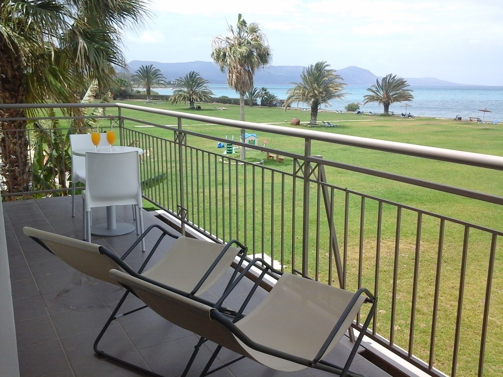 

Napoli - Polis - Natura Beach Hotel and Villas