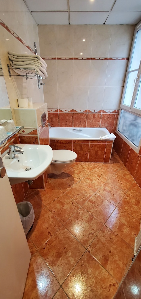

Cagliari - Gennevilliers - Metropol
